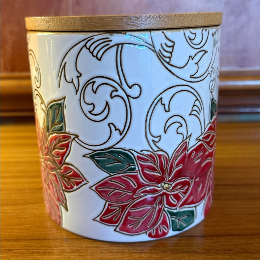 Spectrum Designz Ceramic Poinsettia Crock & Bamboo Lid Christmas Stoneware New
